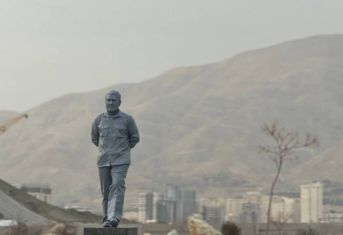 نصب تندیس سردار شهید حاجیزاده در منطقه ۲۲