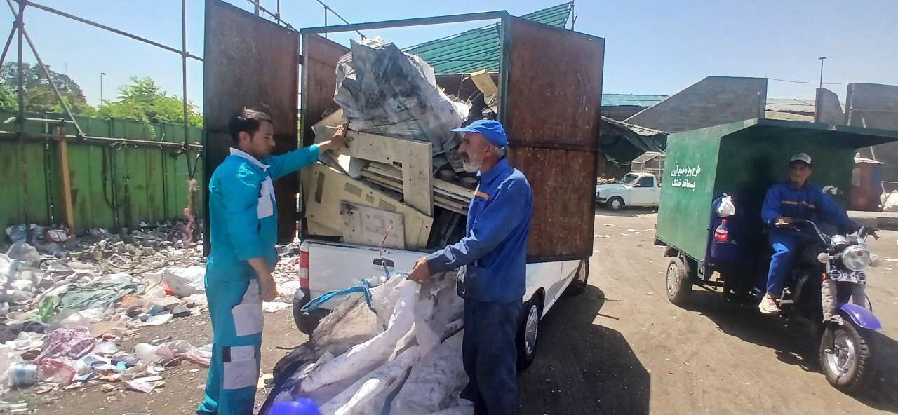 رشد ۱۰ درصدی شناسایی و جلب مشارکت مراکز پرتولید پسماند خشک در منطقه ۱۱