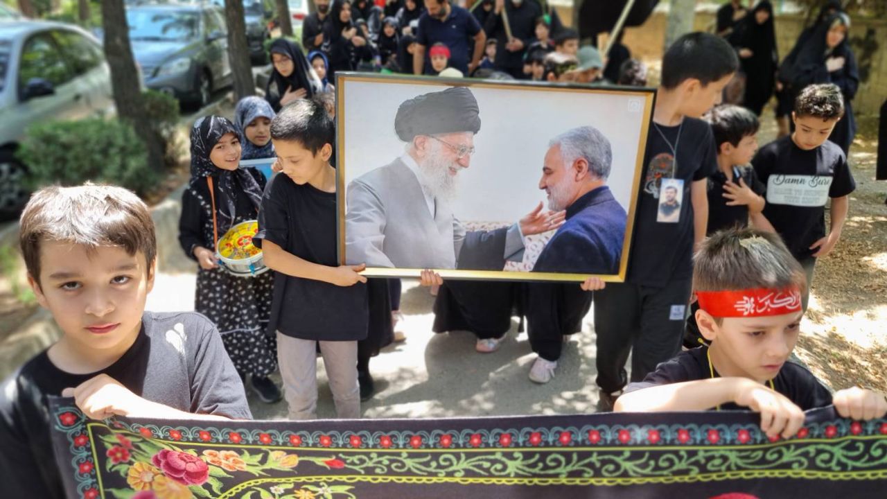 کلاس مهد کودکان در میان آوار خانه شهدای کودک برگزار شد