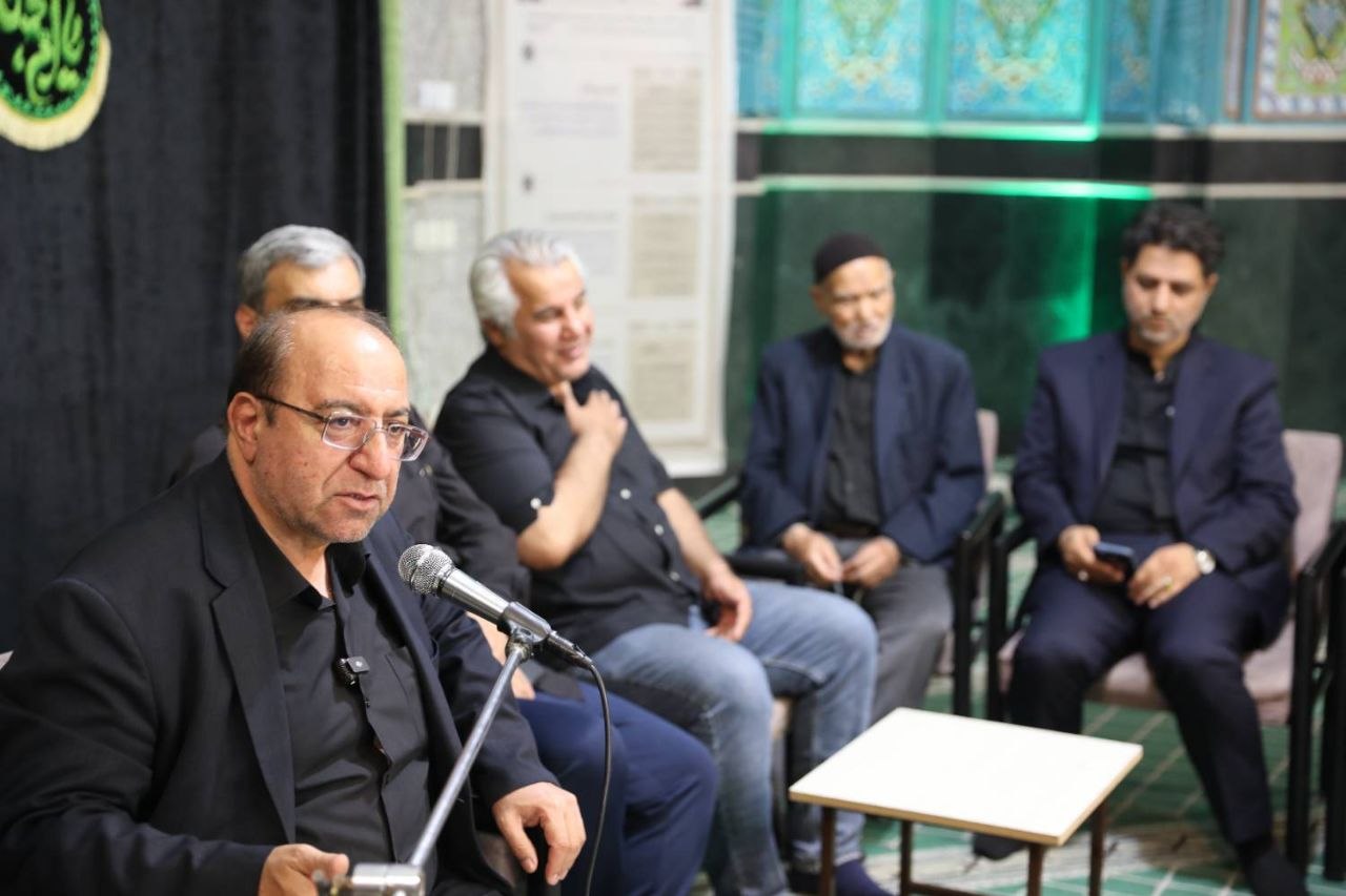 مداحان افسران جهاد تبیین در جنگ روایتها هستند