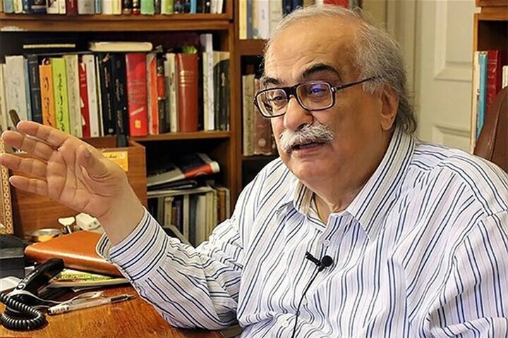 خسرو معتضد: کلاس دهم بودم که صدایم از رادیو پخش شد