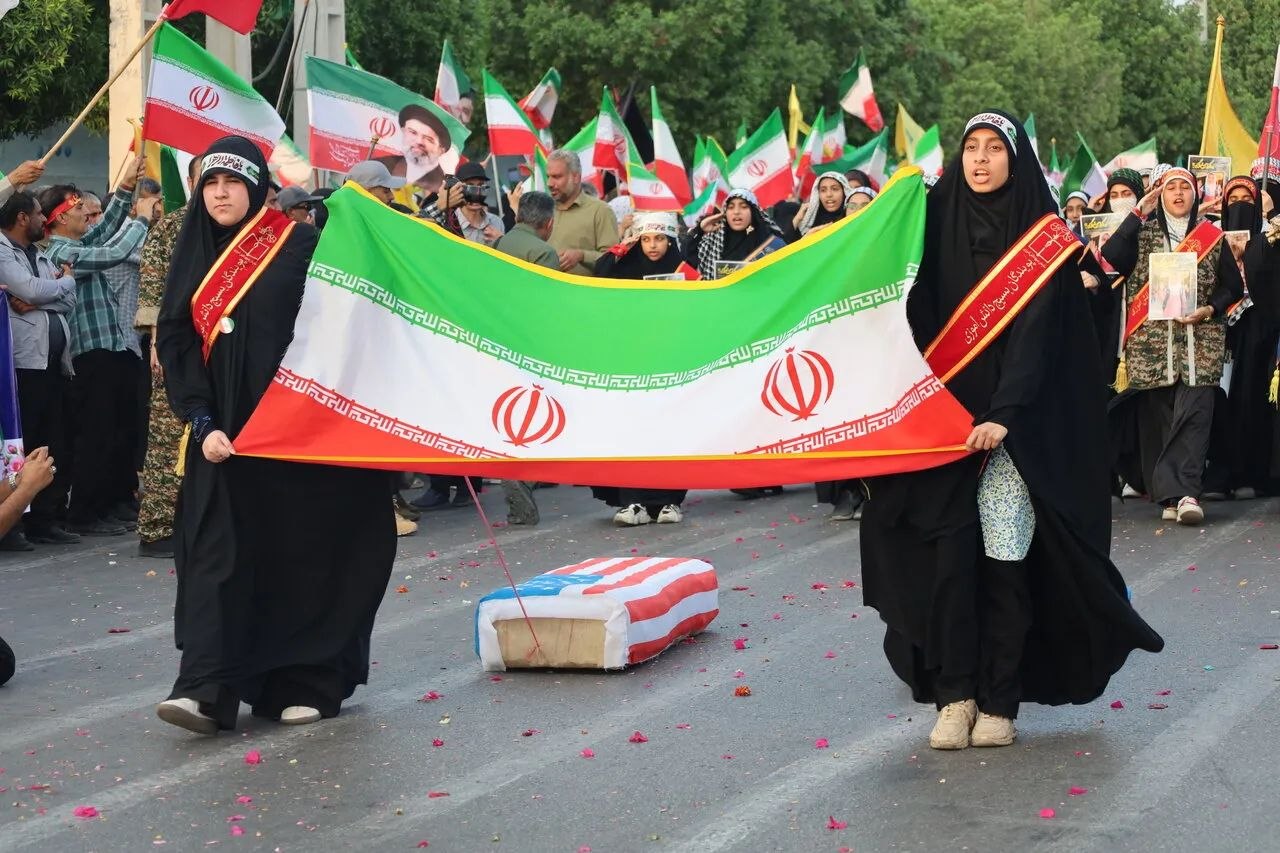 مشت آهنین پایتخت بر دهان دشمن