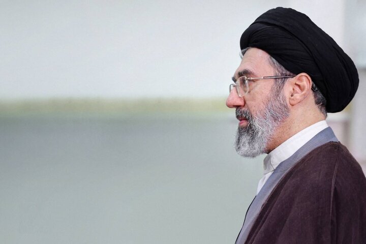 پاسخ رهبر انقلاب به نامه‌های دانشجویان؛ تا رسیدن به قلّه‌های پیشرفت هم‌عهدیم