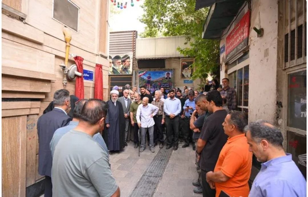 نصب نخستین تابلوی جدید شهدا در شمیران